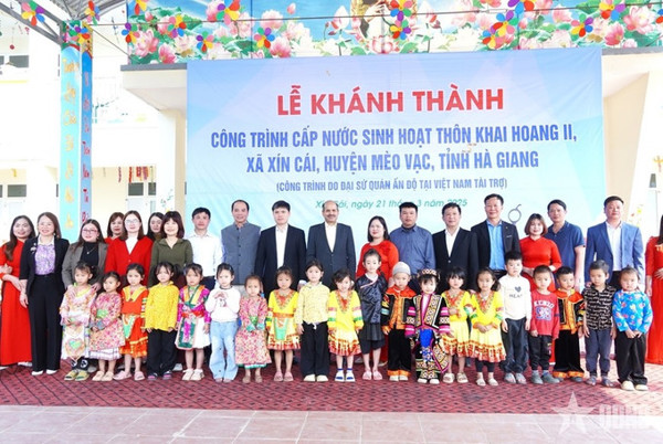 Mang nguồn nước sạch cho hàng trăm hộ dân và học sinh biên giới Hà Giang